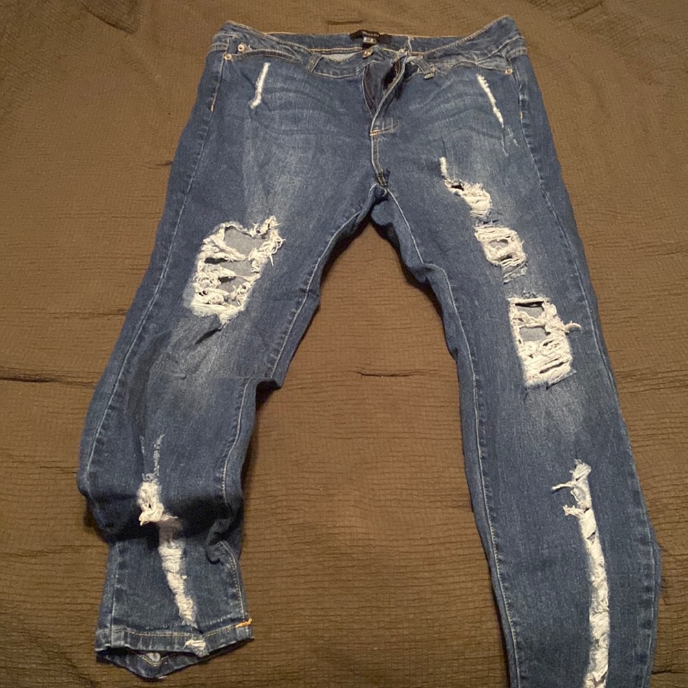 Forever 21 distressed skinny jeans size 14